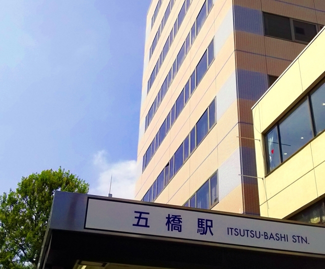 新規開校の仙台学習センターは、地下鉄五橋駅を出てすぐのビルにあります