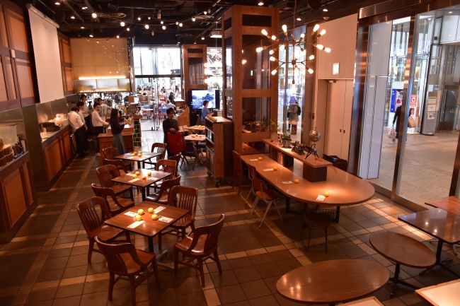 Marunouchi Cafeの店内