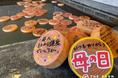 おふろcafé かりんの湯で母の日企画を開催。子どもたちの感謝メッセージ入り入浴木を浮かべる「感謝風呂」と限定ワークショップを実施
