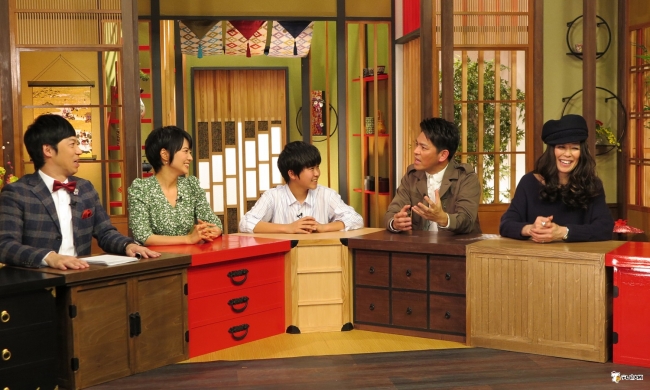 （左から）東貴博、村井美樹、鈴木福、岡田圭右、萬田久子