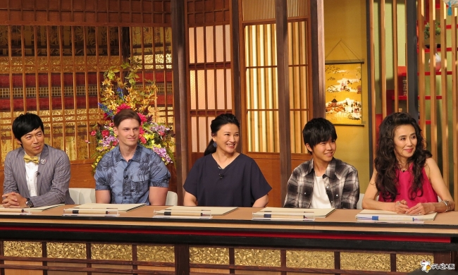 （左から）東貴博、  村雨辰剛、  島崎和歌子、  鈴木福、  萬田久子