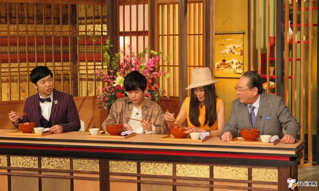 （左から）東貴博、鈴木福、萬田久子、前田吟