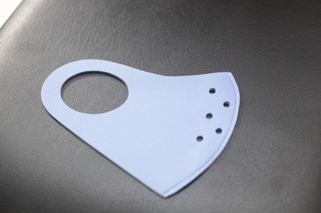 山本化学工業が開発したウェットスーツ素材を使ったマスク