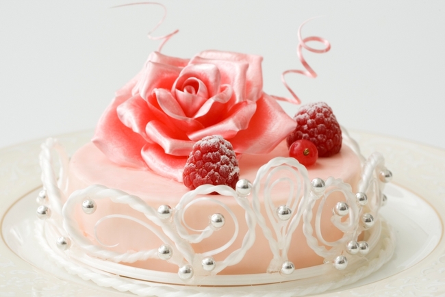ホテル日航東京 美しいバラのケーキとともに最高にロマンティックなプロポーズ Rose Tiara プロポーズ ステイ 発売 販売期間 13年1月4日 金 3月31日 日 ホテル日航東京のプレスリリース