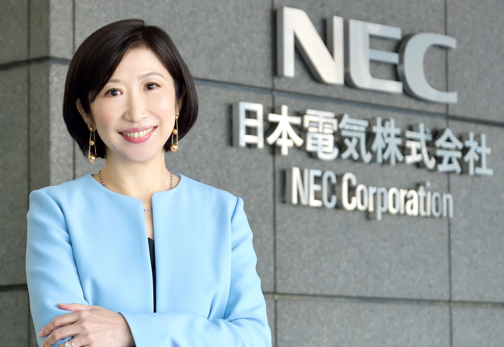 キャリアアップ転職に必要なスタンスとは？NECのグローバルファイナンス本部長として活躍する公認会計士・青山朝子さんに