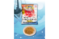 「素材市場」シリーズ初の細麺タイプ！銚子港で水揚げされた“いわし”を使用した『素材市場いわしのスナック（甘辛しょうゆ味）』