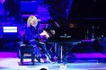 YOSHIKI、米MusiCaresへ新たに10万ドルを寄付　「ロックスターであっても、心は傷つく」自身の経験を通じ、音楽業界のメンタルヘルス支援