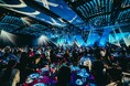 YOSHIKI “世界一豪華なディナーショー”12年で通算100回突破、105公演に到達全7公演SOLD OUT　ピアノとともに回転するセンターステージ、復活のドラムで会場熱狂