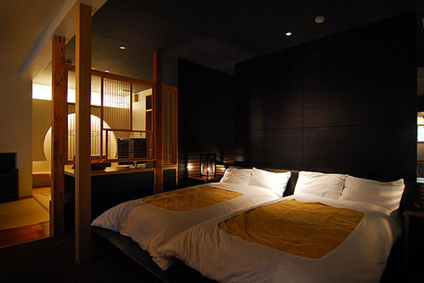 3位　静岡県「修善寺温泉　ねの湯　対山荘」の客室例。