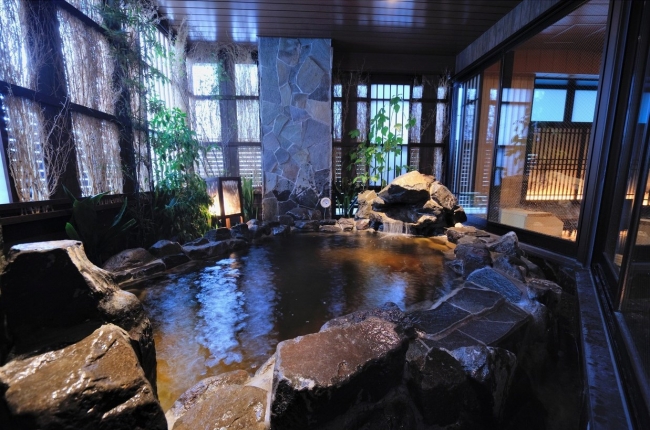 3位　ドーミーイン　「天然温泉　富山　剱の湯　御宿　野乃」露天風呂