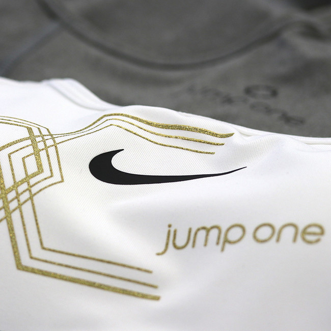 暗闇トランポリンフィットネス jump one 初のNIKEダブルネームの