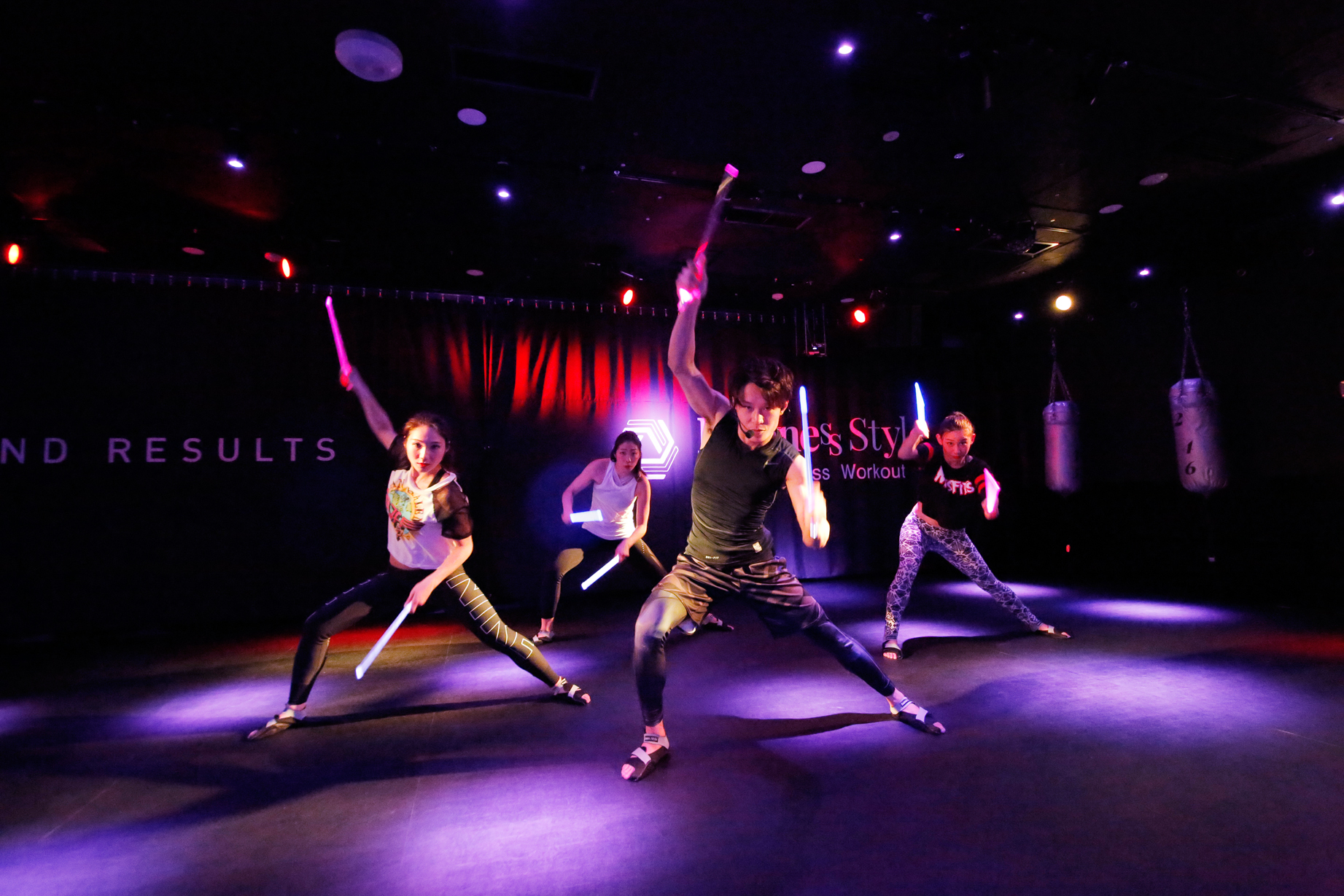 30分間でスクワット587回 日本女性に特化した美脚メイク 世界40カ国以上の人々が熱狂 L A発のエアドラムエクササイズ 株式会社ベンチャーバンクのプレスリリース