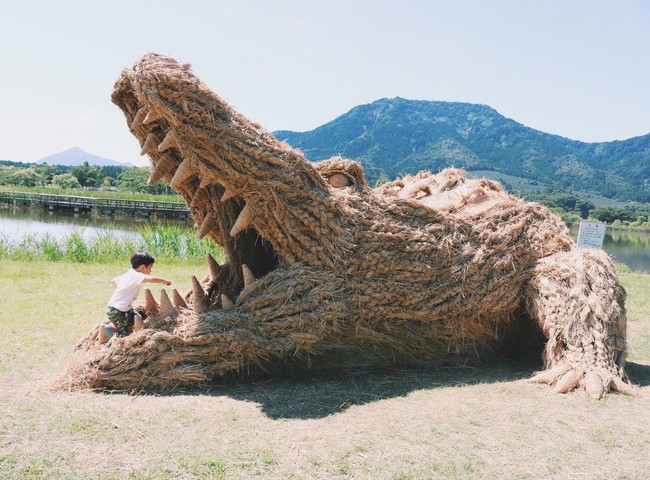 広大な大地に 稲わらから生まれた巨大動物たちが出現 米どころ新潟ならではのイベント わらアートまつり を8月26日に開催します 新潟市のプレスリリース