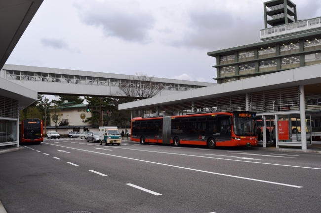 連節バス「ツインくる」と市役所ターミナル