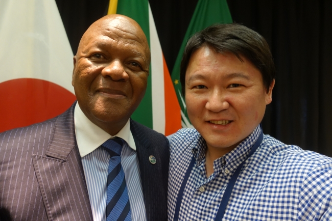 南アフリカのハデベ大臣と同社COO入江裕史