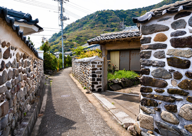 島の名物「ねりへい」のある風景-山口県上関町祝島