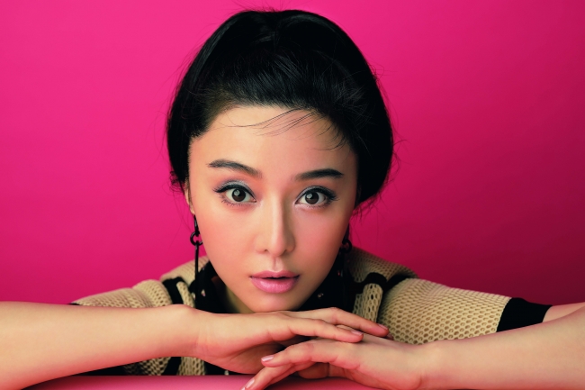 美st ６月号で中国の国民的女優 ファン ビンビンがカバーモデルに 日本の美容誌の表紙を飾るのは史上初 感動の撮影 新型コロナウイルスに対するメッセージも 美st Online 美しい40代 50代のための美容情報サイト