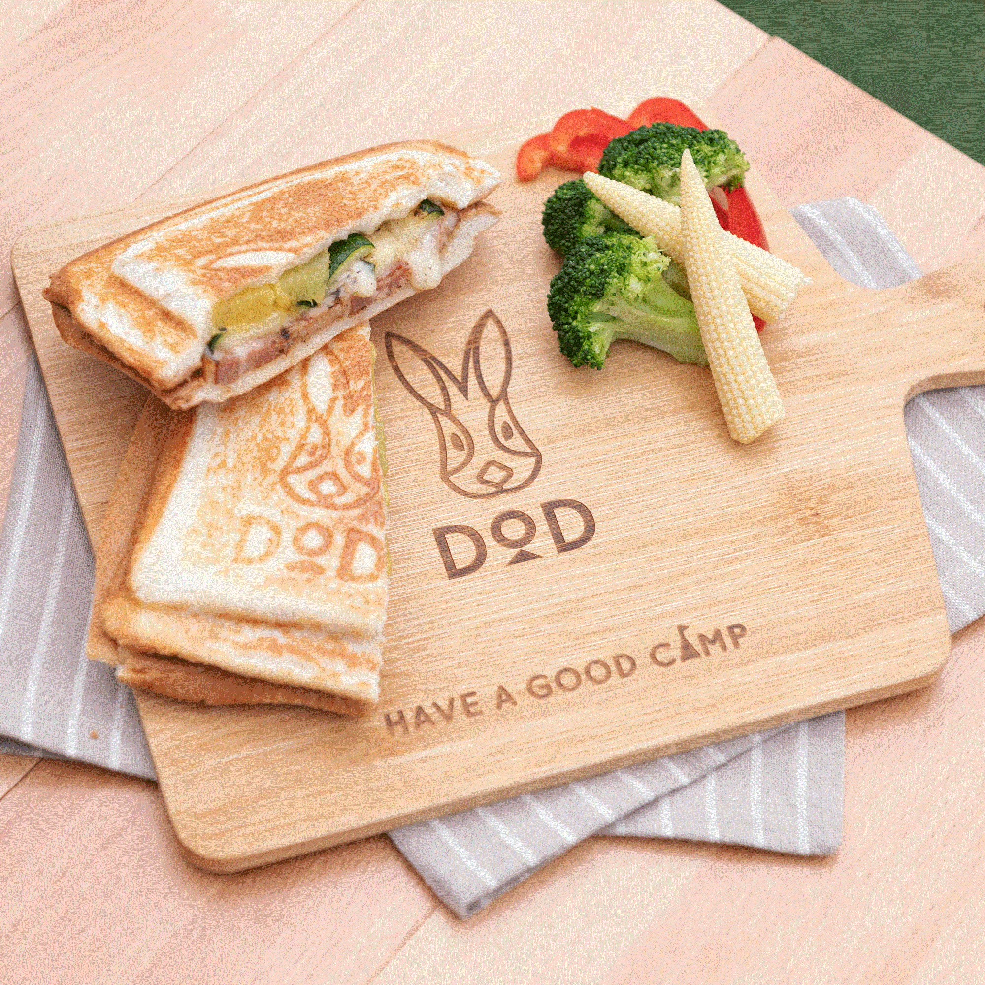 超人気アウトドアブランド Dod とのコラボ Mart 9月号の特別付録は大判カッティングボード マルチ巾着 株式会社光文社のプレスリリース