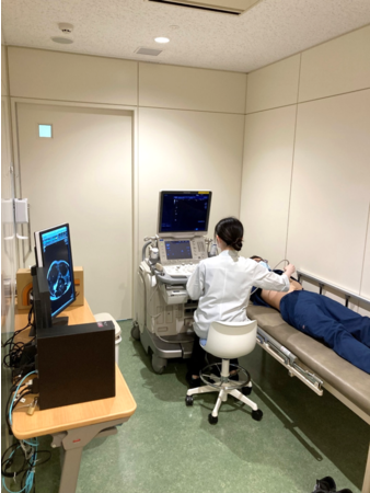 電子カルテと画像を参照しながら、検査ができる検査ブース 電子カルテと画像を参照しながら、検査ができる検査ブース