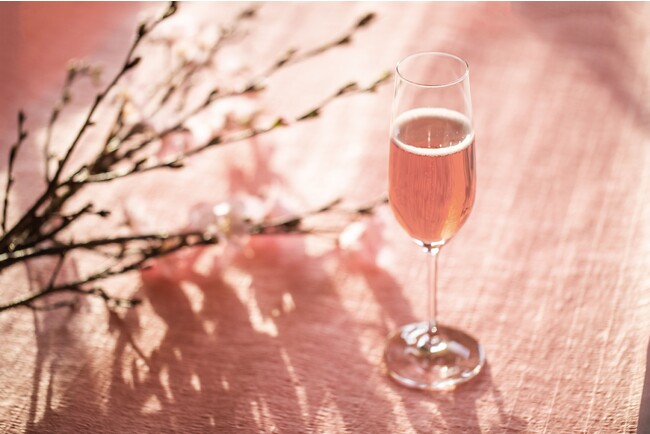 ご宿泊者さま限定特典の桜色のかわいらしいグラスワイン（品川プリンスホテル）