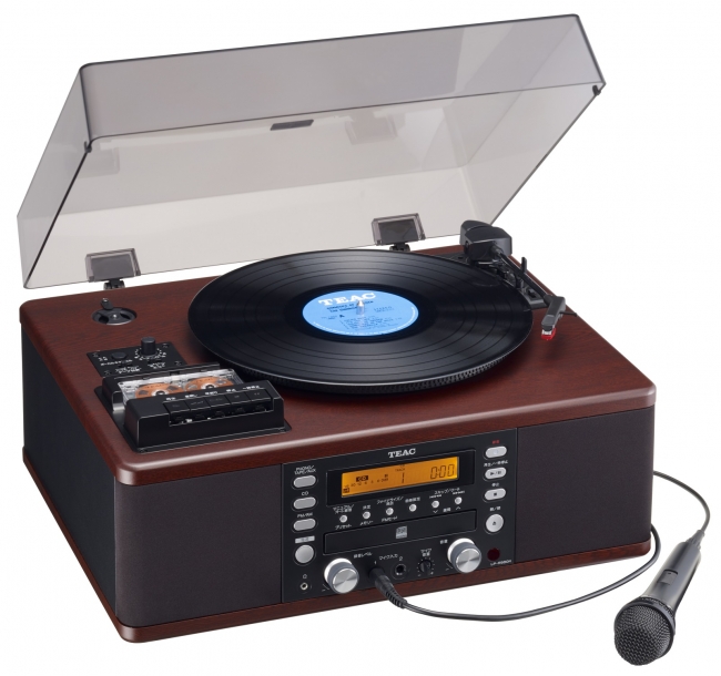 カラオケも楽しめ、レコード/カセットテープをCDに録音可能。一体型