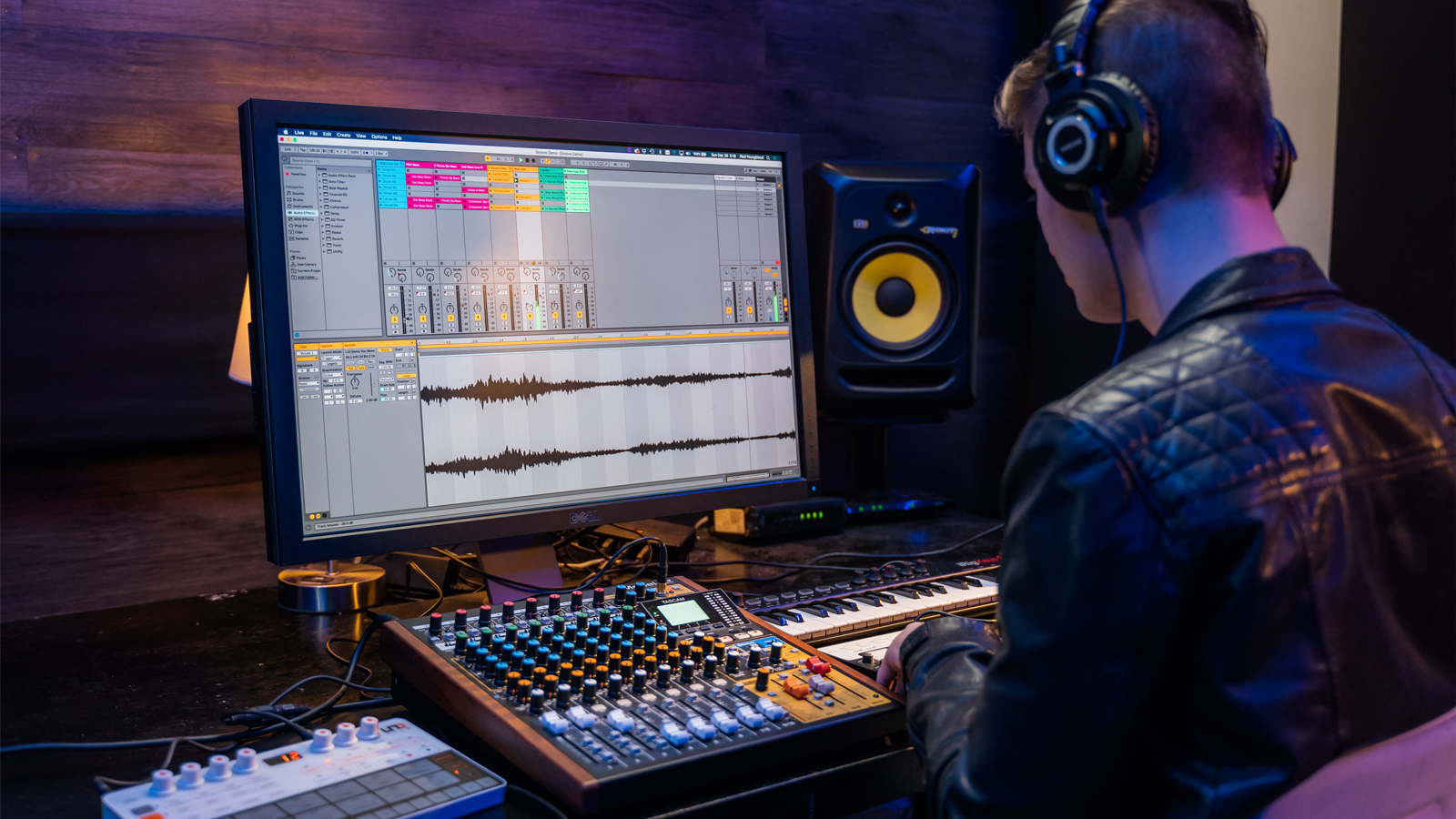 ライブ配信での大きな音の悩み 音ズレ を簡単に補正する新機能を無償公開 レコーディングミキサー Model 12 に アウトプットディレイ 機能が追加 ティアック株式会社のプレスリリース