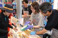 厚生労働省が推進する「健康的で持続可能な食環境戦略イニシアチブ」※の取り組み『子育て世代を対象とした「パパっとおいしく！お手軽＆健康レシピ体験inマルト」を開催』