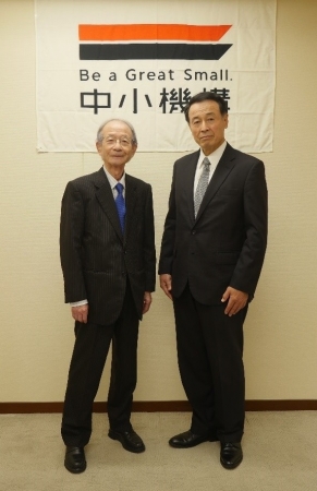（左）中小企業大学校総長・野中郁次郎氏 （右）中小機構理事長・豊永厚志
