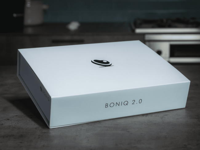 清潔感と高級感溢れる「BONIQ2.0」のケース