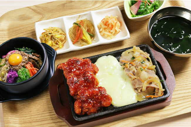 ヤンニョムチキン&プルコギ定食【価格980円(税込)】と石焼ピビンパ【オプション価格400円(税込)】 ヤンニョムチキン&プルコギ定食【価格980円(税込)】と石焼ピビンパ【オプション価格400円(税込)】