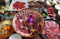 〜大人たちに捧ぐー遊び心もごちそう!『大門コース』で究極の肉体験を〜 〇〇〇〇すれば〇人分がタダになるサービスも!