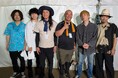 意外な関係性が明らかに！親友・クリープハイプ尾崎世界観をトム・ブラウンが野外フェスで激励＆打ち上げ本音トーク！北海道のバラエティ番組『オズブラウン』