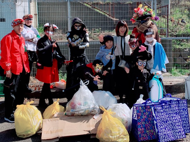 〈渋谷自由革命SAO〉さんの活動：定期的に行っているゴミ拾い活動の様子