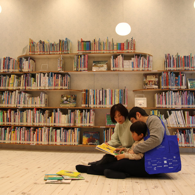 「本とトートでつながルー　プロジェクト」第1弾  太田市美術館・図書館×ROOTOTEトートバッグ