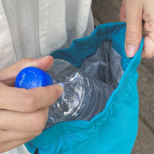 500mlのボトルもすっぽり収まります。 500mlのボトルもすっぽり収まります。