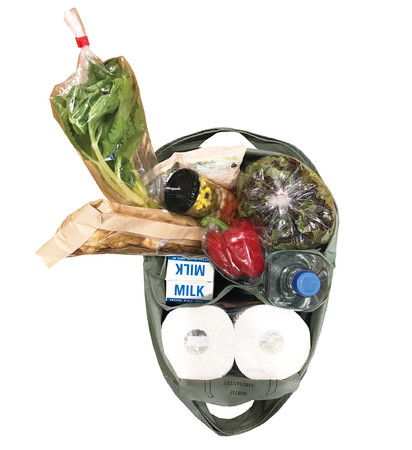 大きな仕切りで、食料品と日用品などをわけて収納できます。 大きな仕切りで、食料品と日用品などをわけて収納できます。