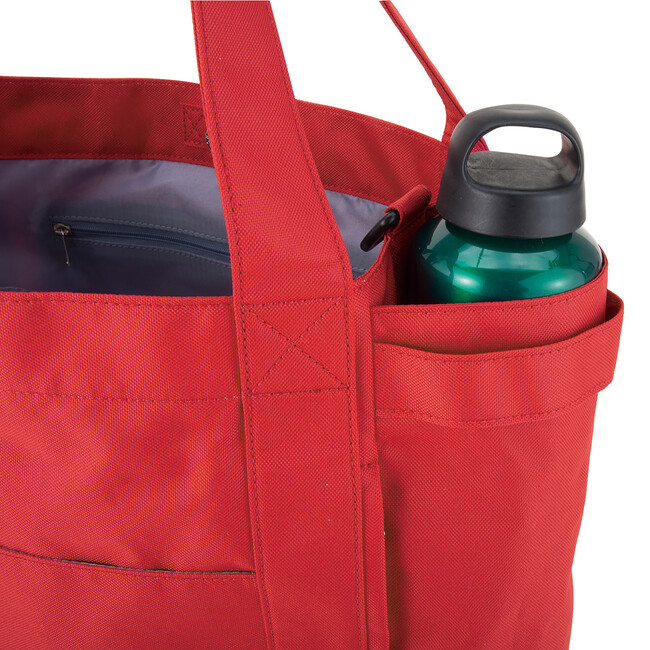 サイドポケットには折り畳み傘やボトルが立てて収納可能。