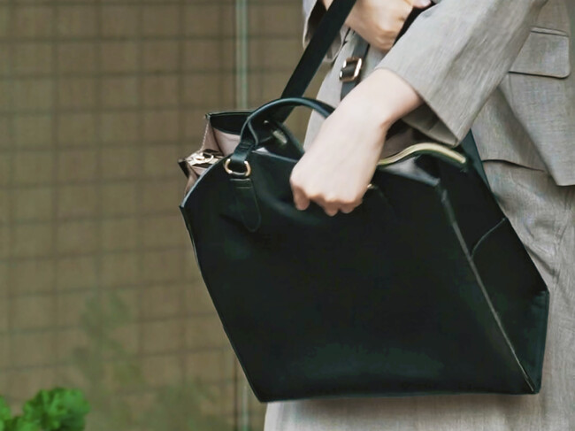 持ち手をサッ!と引けばリュックに。 持ち手をサッ!と引けばリュックに。