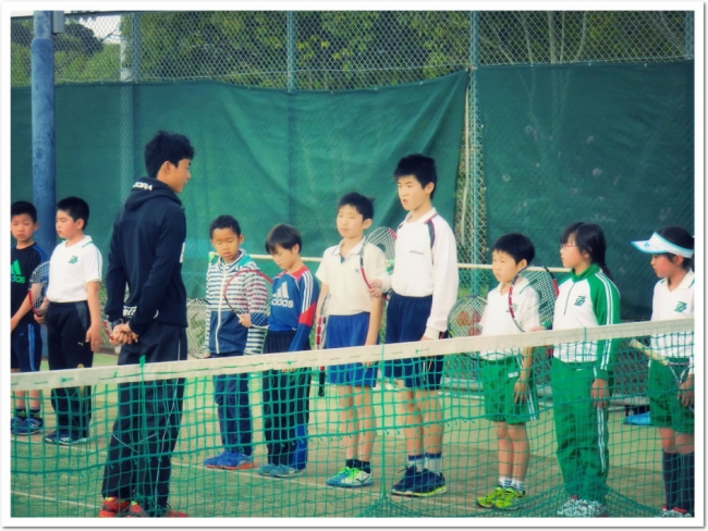 テニススクールは、子どもたちにとっての「ミニ社会体験の場」でもある。ITCのジュニアプログラム