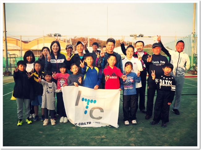 ITCテニススクールは、親子で安全に楽しめる機会作りの一環として、ファミリーテニスを応援します。