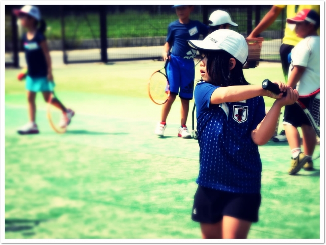 ITCテニススクールは、殻を打ち破れる少年少女を育てます。
