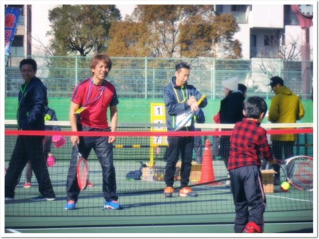 プレイアンドステイを取り入れ、遊びながらゲーム感覚を養います