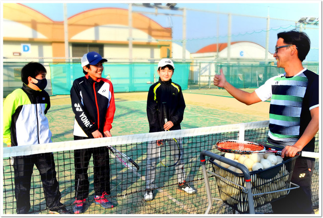 春からはじめるソフトテニス Itc神戸インドアテニススクールで 待望のレギュラークラス開校決定 3月は無料体験会を実施中 Itcテニススクールのプレスリリース