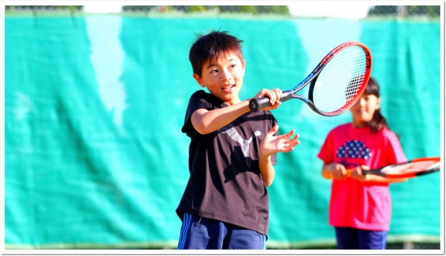 子どもの成長に大きく差がつく夏をどう過ごす こども短期テニス教室 でテニスの楽しさに触れながら ケガや病気に負けない強い体をつくろう Itcテニス スクールのプレスリリース