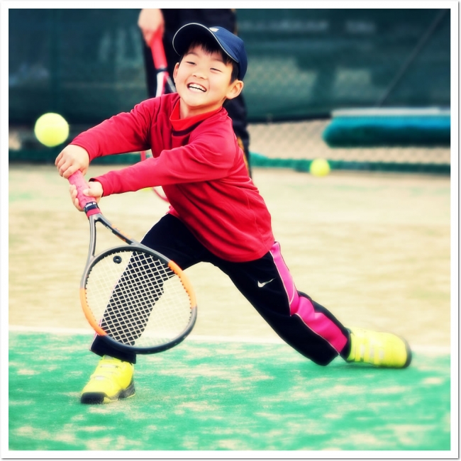 スポーツを通じた身体と心の育成。ITCテニススクールがジュニアプログラム