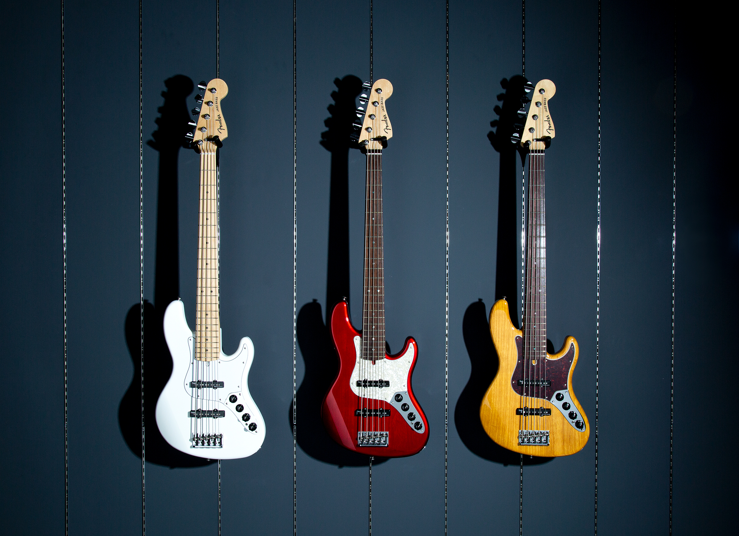 Squier Deluxe Jazz Bass Active V 5弦ベースそれと現状張られている弦は