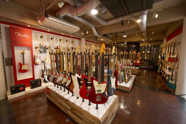 FENDER SHOP in MIKI GAKKI AMERICAMURA店内３