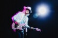 日本ロック界のレジェンド ギタリスト Charの新シグネイチャーモデル『Char Mustang® Pink Paisley』2025年7月4日(金)に発売