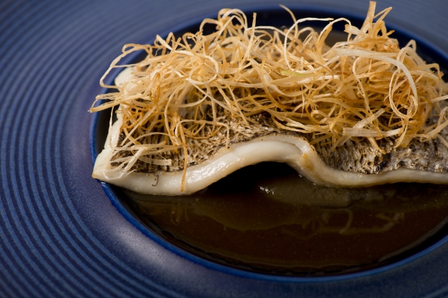 本日のお魚：山形県産太刀魚 キュイソンナクレからの炙り 焼き茄子香る秋の恵み
