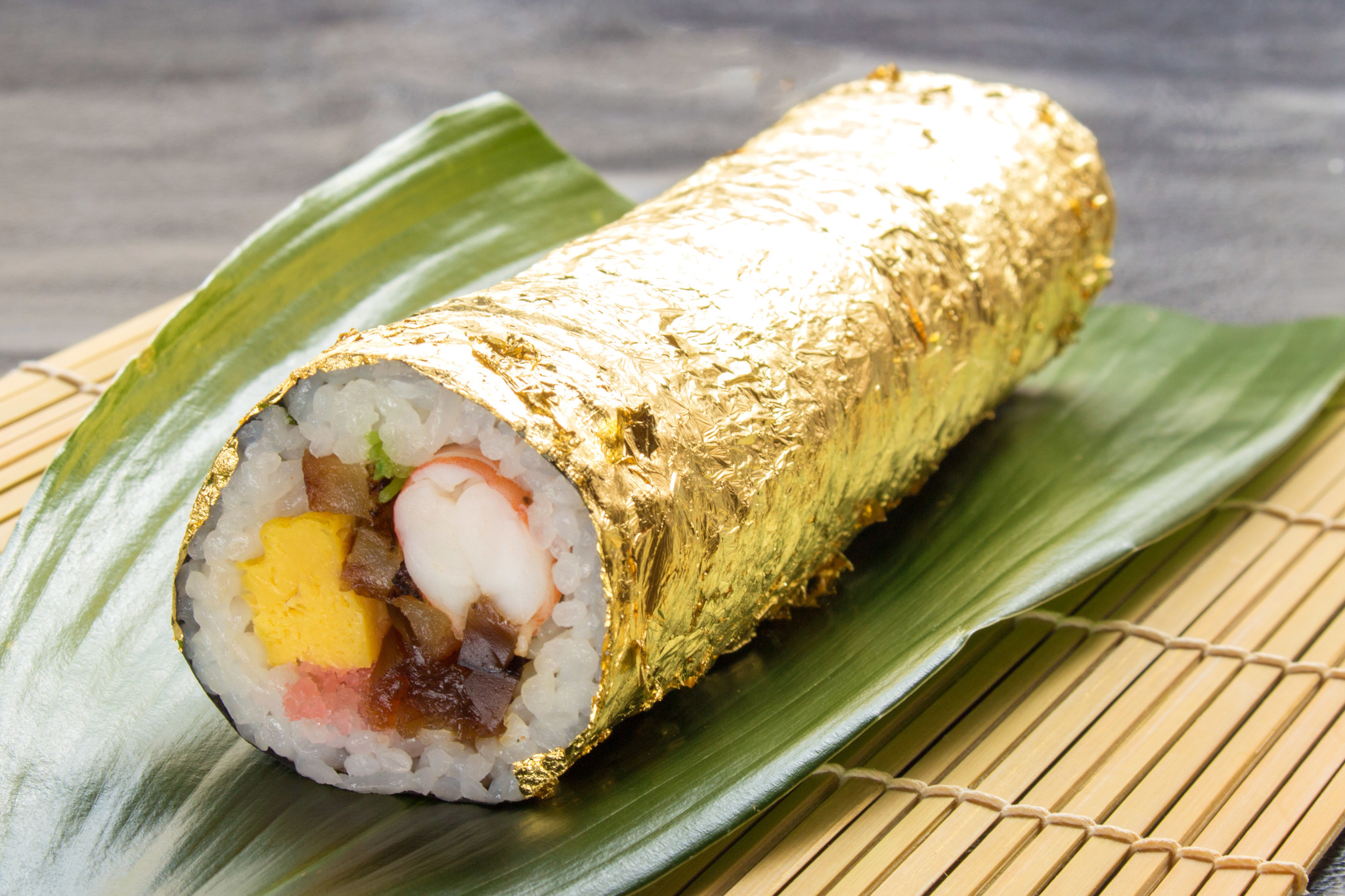 新宿伊勢丹限定のプレミアム恵方巻 高級本格寿司の“縁起金箔巻 旭”|旭鮨総本店株式会社のプレスリリース
